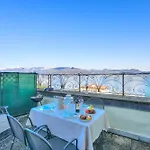 Rooftop On View - Happy ستريزا